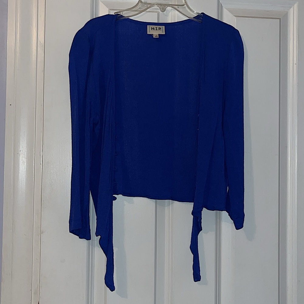 Blue quarter sleeve button up shirt with tie at the bottom. Size small